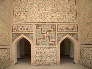 Entrance to the Poi Kalon Mosque, Uzbekistan http://newsoftomorrow.org/esoterisme/chamanisme/olga-kharitidi-le-maitre-des-reves-lucides-au-coeur-de-lasie-une-psychiatre-russe-apprend-comment-guerir-les-esprits-du-trauma/attachment/swastika-kalyan-mosque